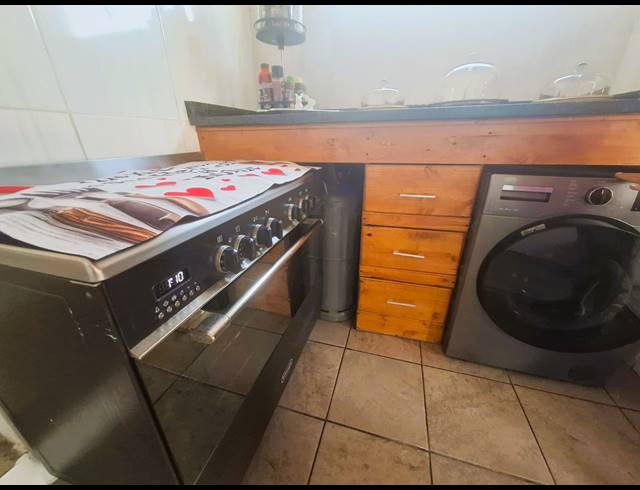 5 BEDROOM HOUSE FOR SALE IN VILLIERS